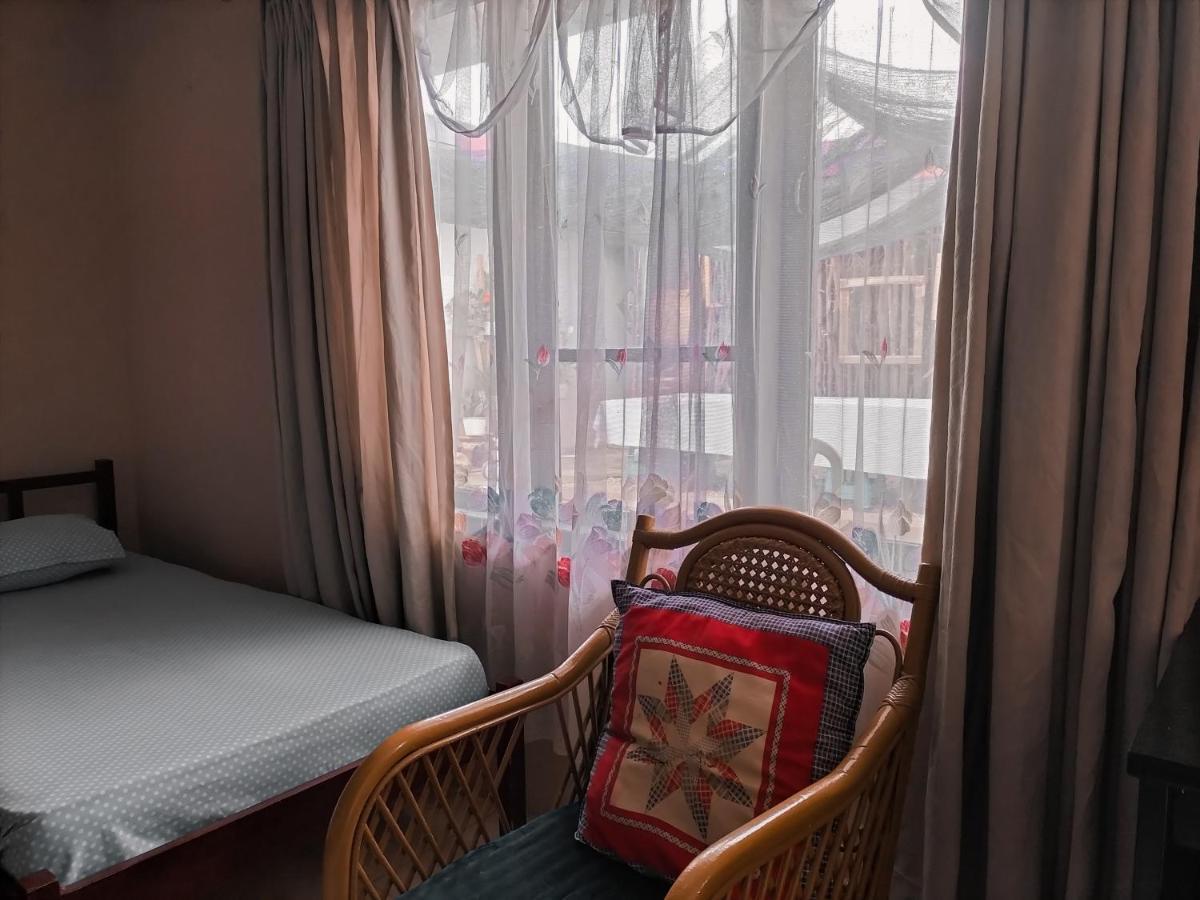 Brussels Homestay Kost Balige Bagian luar foto