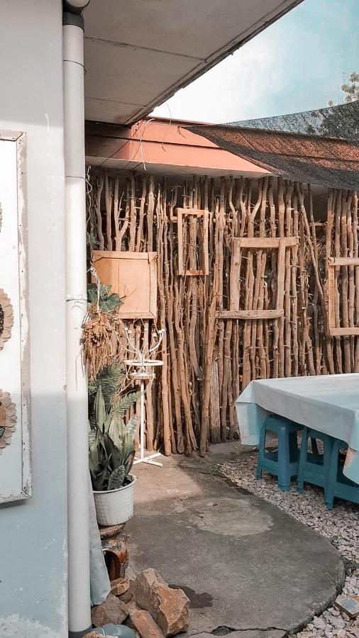 Brussels Homestay Kost Balige Bagian luar foto