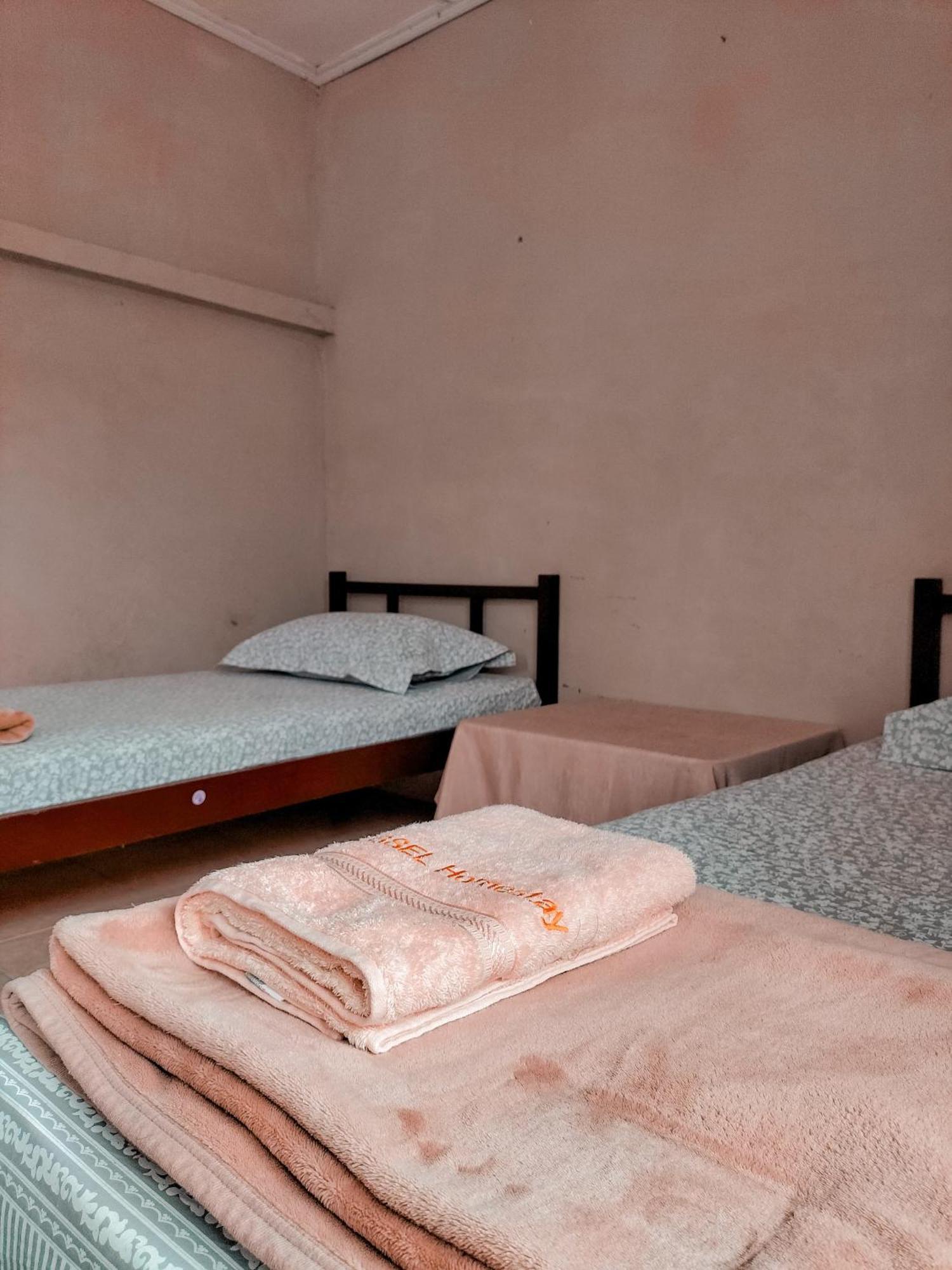 Brussels Homestay Kost Balige Bagian luar foto