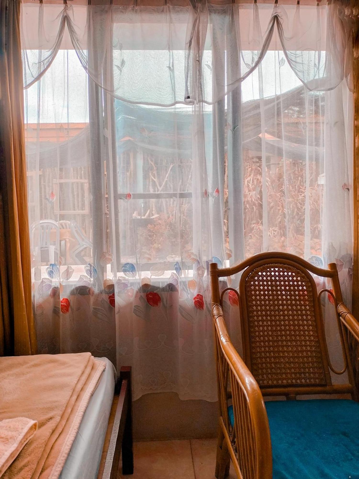 Brussels Homestay Kost Balige Bagian luar foto